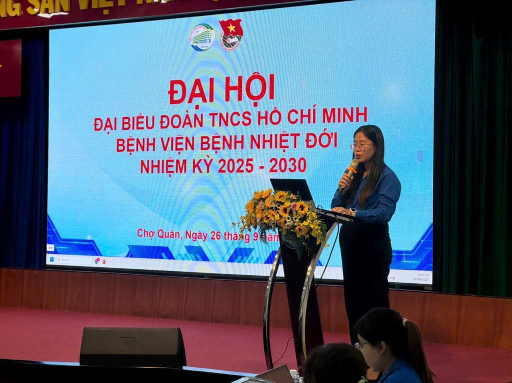 Đ/c Nguyễn Thị Hà Giang, Phó Bí Thư Đoàn Phường Chợ Quán phát biểu chỉ đạo đại hội
