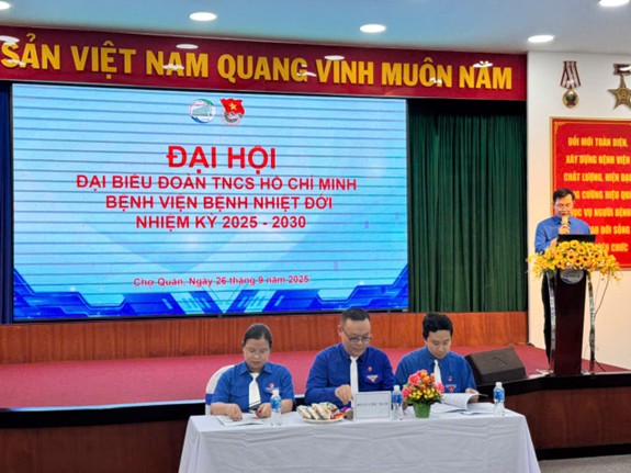 Hình ảnh Đoàn chủ tịch trong phiên làm việc chính thức tại Đại hội